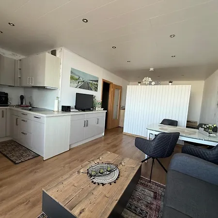 - Haus D, App 0d0708 *