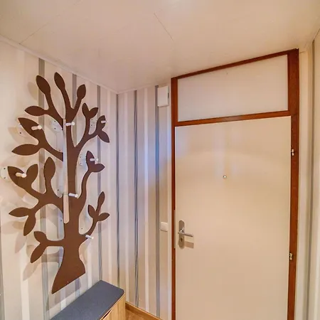 - Haus D, App 0d0708