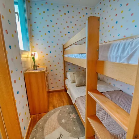 - Haus D, App 0d0708 *