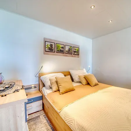 - Haus D, App 0d0708 Apartmán *